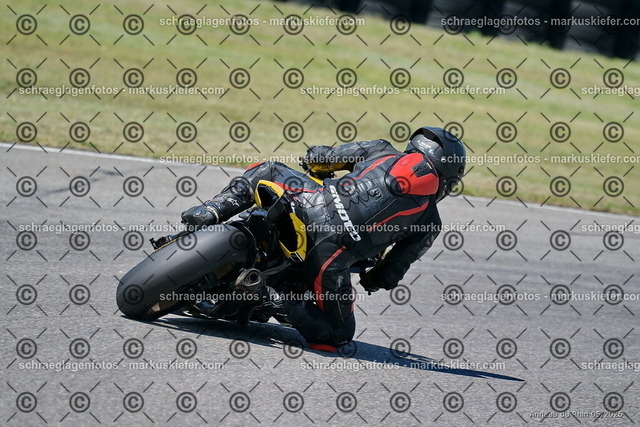 26BT01-1312 | markuskiefer.com - Realisiert mit Pictrs.com