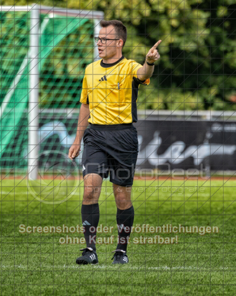 20250928_150826_0091-Bearbeitet-2 | #,1.FC Donzdorf (rot) vs. SV Ebersbach (schwarz), Fußball, Bezirksliga - Bezirk Neckar/Fils, 06. Spieltag, Saison 2025/2026, Rasenplatz Lautertal Stadion, Süßener Straße 16, 73072 Donzdorf, 28.09.2025 - 15:00 Uhr,Foto: PhotoPeet-Sportfotografie/Peter Harich