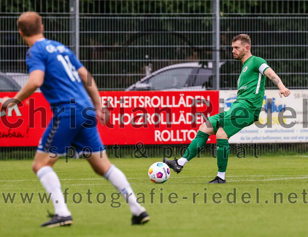 2023-08-04_018_FC_Forstern_gegen_FC_Langengeisling_II | Forstern, Deutschland, 04.08.2023:
Fußball, Kreisklasse 2023 / 2024, 1. Spieltag, FC Forstern gegen FC Langengeisling II, Endergebnis: 2:1

Andreas Ullmann (FC Forstern, #11)

Foto: Christian Riedel / fotografie-riedel.net