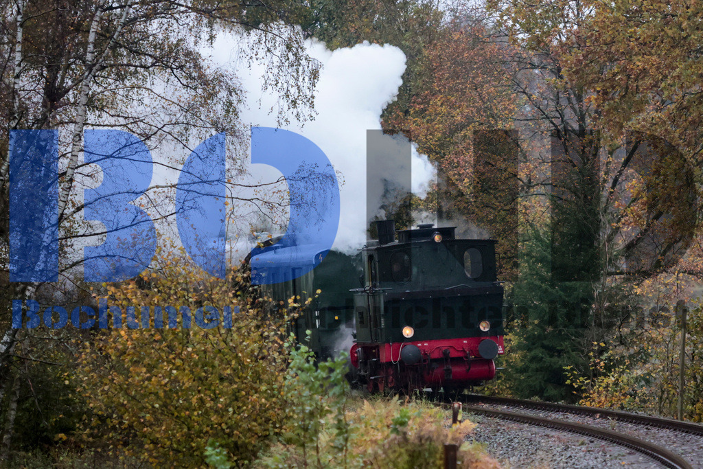  04.11.2023 - 
 | Sebastian Sendlak / Bochumer Nachrichtendienst (BOND) - Dampflok Waldbroel auf der Volmetalbahn - Realisiert mit Pictrs.com