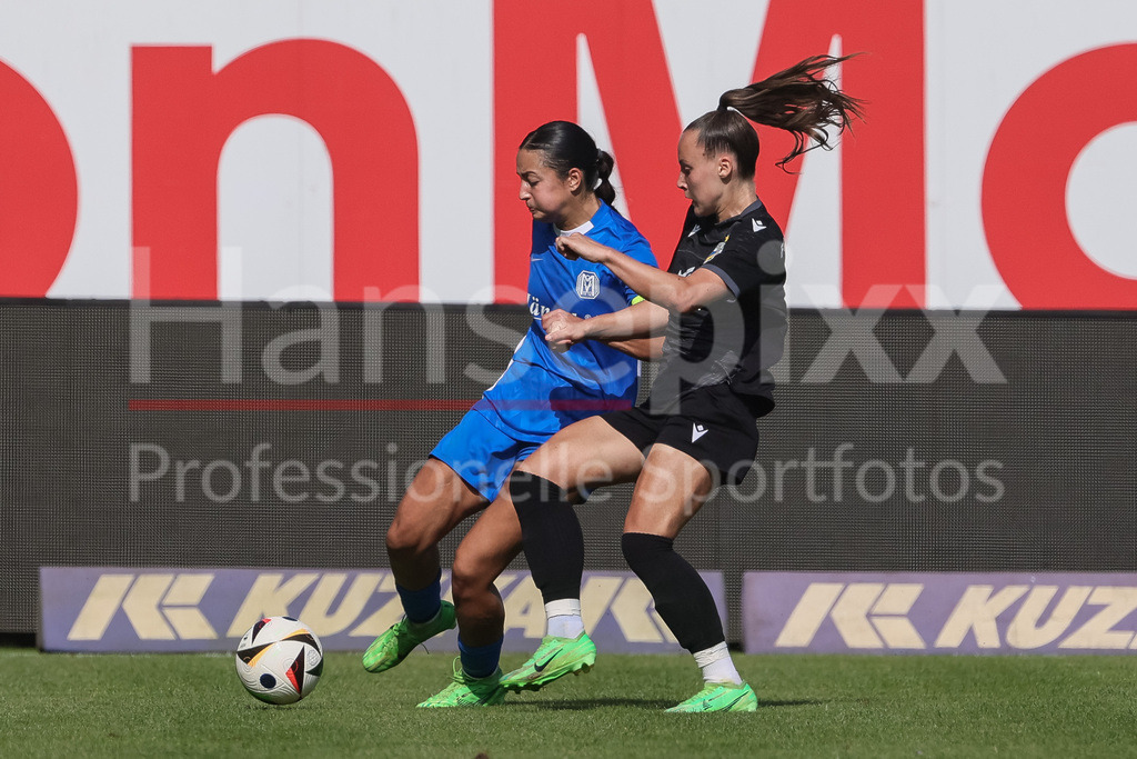 Fussball, DFB-Pokal Frauen, SV Meppen - FC Carl Zeiss Jena | v.li.: Selma Licina (SV Meppen, 18) und Felicia Sträßer (FC Carl Zeiss Jena, 8) im Zweikampf, Duell, Dynamik, Aktion, Action, Spielszene, DIE DFB-RICHTLINIEN UNTERSAGEN JEGLICHE NUTZUNG VON FOTOS ALS SEQUENZBILDER UND/ODER VIDEOÄHNLICHE FOTOSTRECKEN. DFB REGULATIONS PROHIBIT ANY USE OF PHOTOGRAPHS AS IMAGE SEQUENCES AND/OR QUASI-VIDEO.
