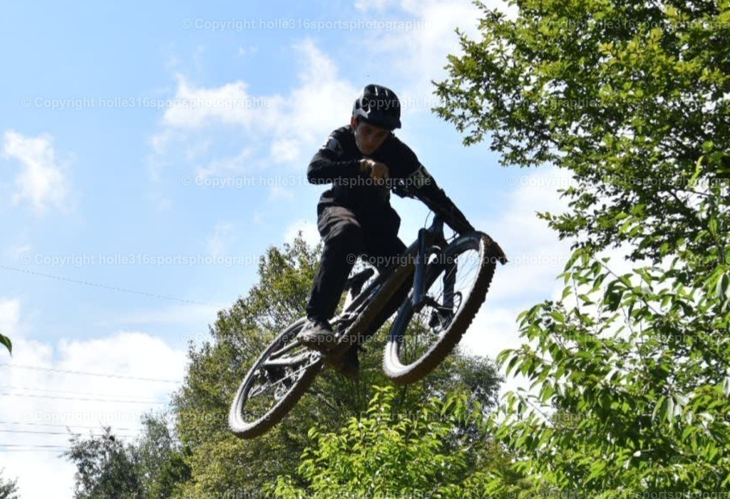 DSC_0027 | Sportfotografie , Motorsport, Motoross, Reitsport, Mointainbike, Enduro,
Landschaft , Outdoor, Eventfotografie, Landschaft, Bilder online bestellen - Realisiert mit Pictrs.com