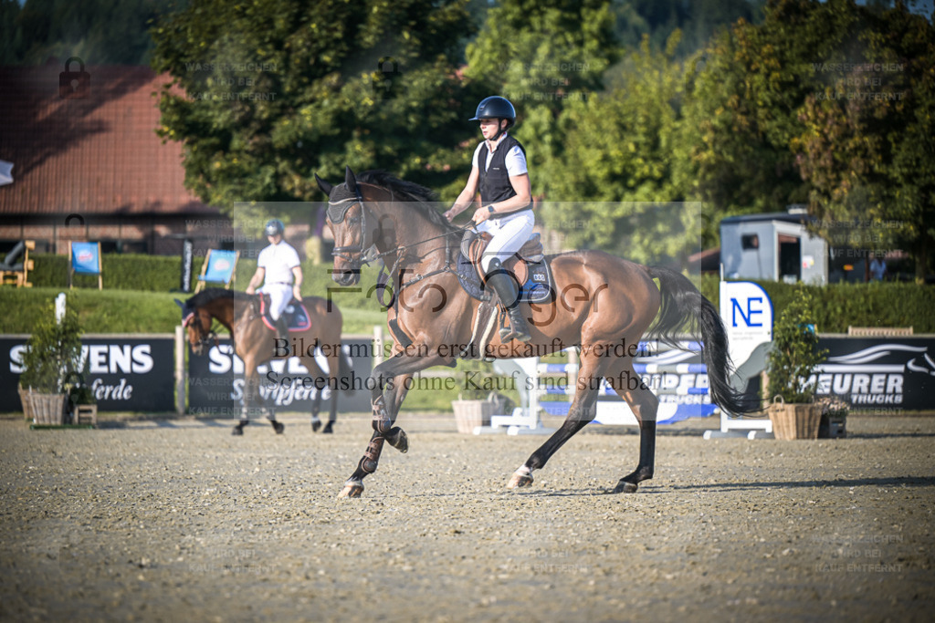 DOS_0697 | Entdecke hochwertige Reitturnierfotos von Foto Oger. Professionell, emotional und authentisch – jetzt Lieblingsmomente im Shop bestellen. - Realisiert mit Pictrs.com