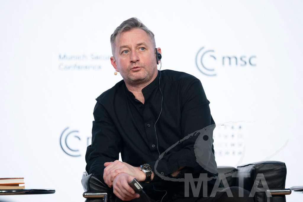 _DWA2823 | Die MSC Security and Literature Series der Münchner Sicherheitskonferenz wird von der ZEIT mitveranstaltet und vom Literaturhaus München unterstützt. Am Donnerstag, 12. Februar (19-20 Uhr), spricht Autor Serhiy Zhadan aus Charkiw mit Chrystia Freeland, Sonderbeauftragte für den Wiederaufbau der Ukraine und ehemalige stellvertretende Premierministerin Kanadas, über die Zukunft der Ukraine - Realisiert mit Pictrs.com