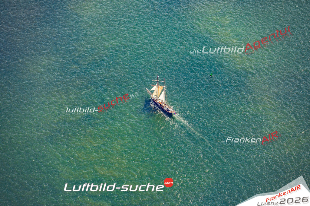 Segelschiff Butjadingen Bild- Das Luftbild wurde 2025 vom UL-Flugzeug heraus erstellt ( keine Drohne bzw. Drohnenaufnahme ) - Hochauflösende Luftaufnahme -Nicht vergleichbar mit Google Maps oder Satelittenbilder- Die Geschenkidee !Mit Lizenz und Bildrechte bestellbar - CC