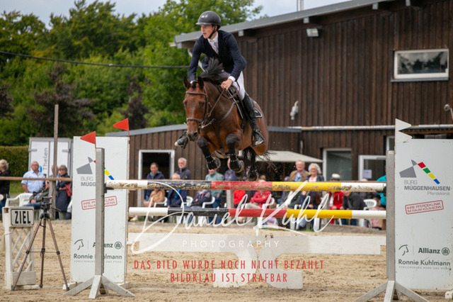IMG_5701 | Deine Turnierfotos vom Reitturnier online kaufen: Dressur, Springen & Siegerehrung. Professionelle Pferdefotografie aus dem Rheinland – als Download & Print.Alternative: Turnierfotograf für den Pferdesport: Finde deine Fotos von Dressur- und Springturnier