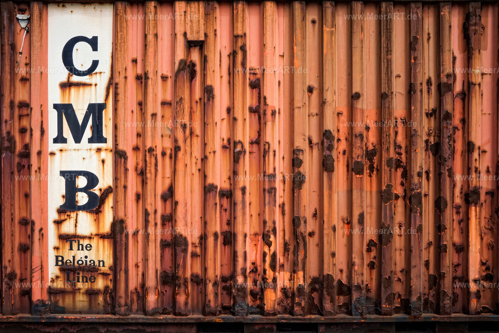 Hamburger Hafen | Ein alter und verrosteter Container mit der Aufschrift CMB - Belgian Line im Hamburger Hafen |An old and rusty container with the inscription CMB in Hamburg harbor| - Realisiert mit Pictrs.com