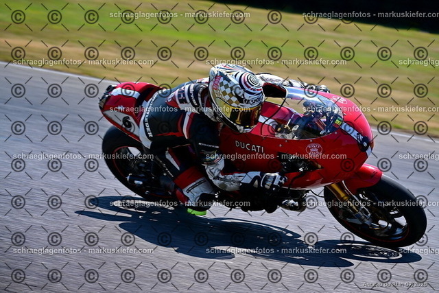 25bc03-1027 | markuskiefer.com - Realisiert mit Pictrs.com
