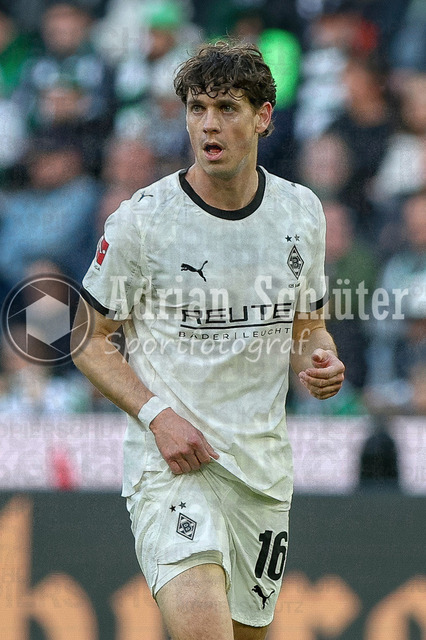 19.04.2026, GER, Fussball, Herren, 1. BL, Saison 2025/2026, Borussia Mönchengladbach - 1. FSV Mainz 05 | Philipp Sander (Borussia Mönchengladbach) schaut 