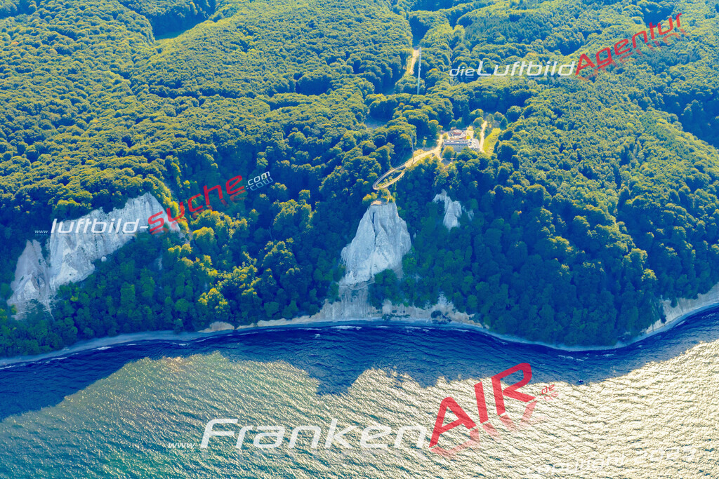 Schöne Luftaufnahme als Geschenk in Königsstuhl Kreidefelsen Sassnitz - Die Luftbildaufnahme wurde 2025 vom UL-Flugzeug heraus erstellt ( keine Drohne ) - Hochauflösende Luftaufnahme -Nicht vergleichbar mit Google Maps oder Satelittenbilder- Die Geschenkidee !Mit Lizenz und Bildrechte bestellbar