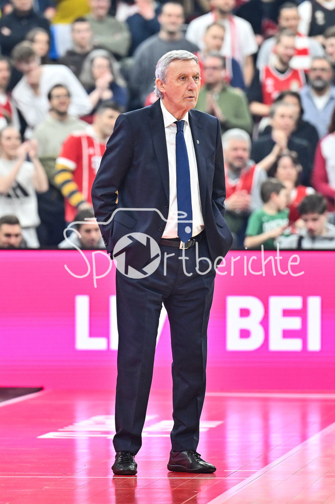 FC Bayern Basketball - AS Monaco Basket | MUNICH, GERMANY - 05. FEBRUARY: im Bild Svetislav PESIC Trainer FC Bayern Basketball / Einzelfoto / Freisteller während dem Match zwischen dem FC Bayern Basketball und dem AS Monaco Basket am 27. Spieltag der EuroLeague im SAP GARDEN