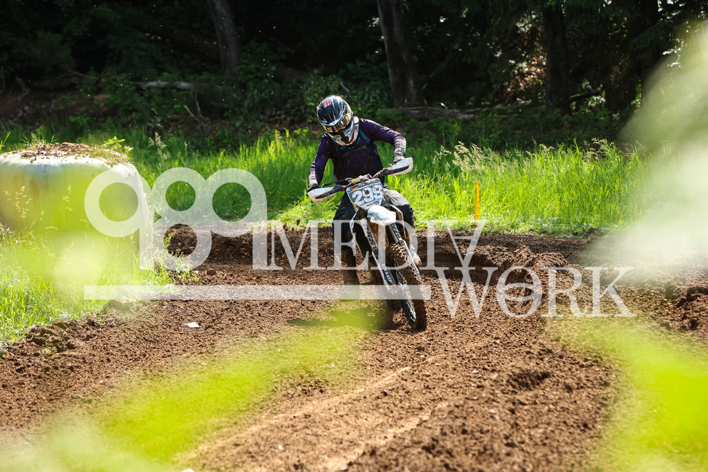 5E6A4044 | 989 MEDIAWORK