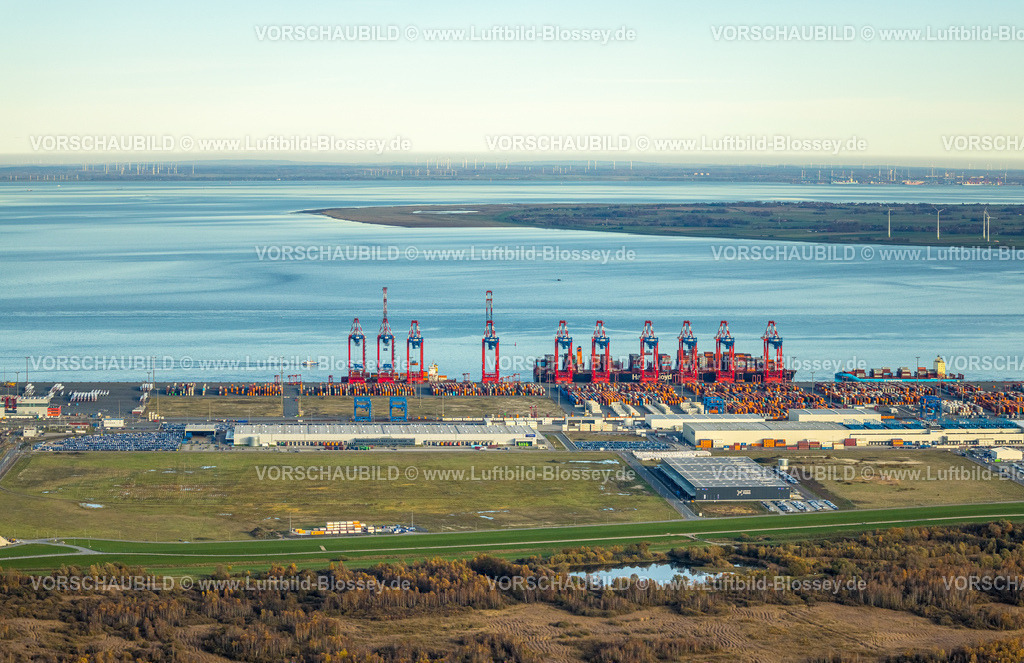 Wilhelmshaven251106537EurogateContainerTerminal | Luftbild, EUROGATE Container Terminal Wilhelmshaven GmbH (CTW), Hapag-Lloyd Schiff, Tiefwasserhafen JadeWeserPort an der Nordsee, Voslapp, Wilhelmshaven, Norddeutschland, Ostfriesland, Niedersachsen, Deutschland