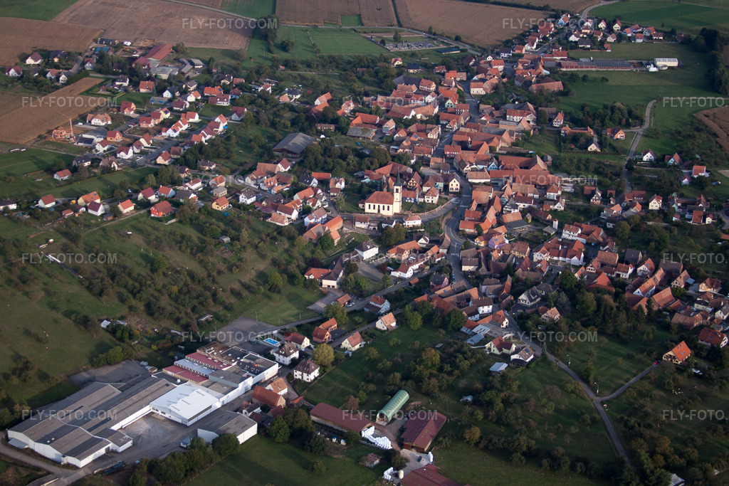 Aerial view: View of the town in Mietesheim in the state Bas-Rhin, France.Photo: IMG_53630.jpg taken on 09/30/2012 by Werner Riehm/FLY-FOTO.comResolution of the original: 4752 x 3168 px