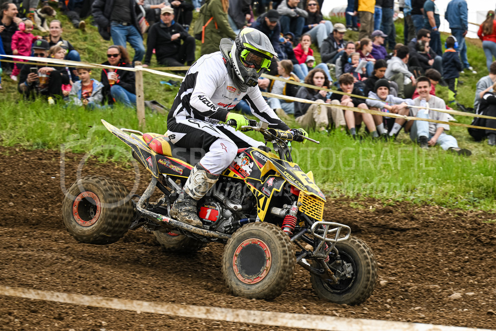 Motocross Schlatt bei Winterthur - 30. April 2023 | Quadfahrer in der Kategorie Quad am Motocross Schlatt bei Winterthur, 30. April 2023. 
Instagram: @mx_schlatt | @mc_wila | @sam_schweiz
Bild: Sportfotografie Markus Aeschimann | www.markus-aeschimann.ch - Realisiert mit Pictrs.com