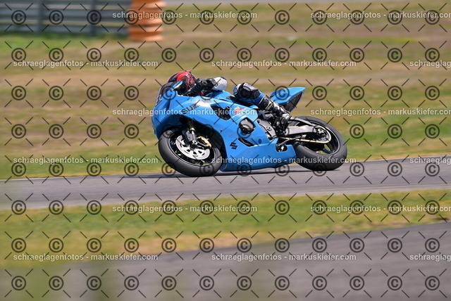 26bt05-1422 | markuskiefer.com - Realisiert mit Pictrs.com