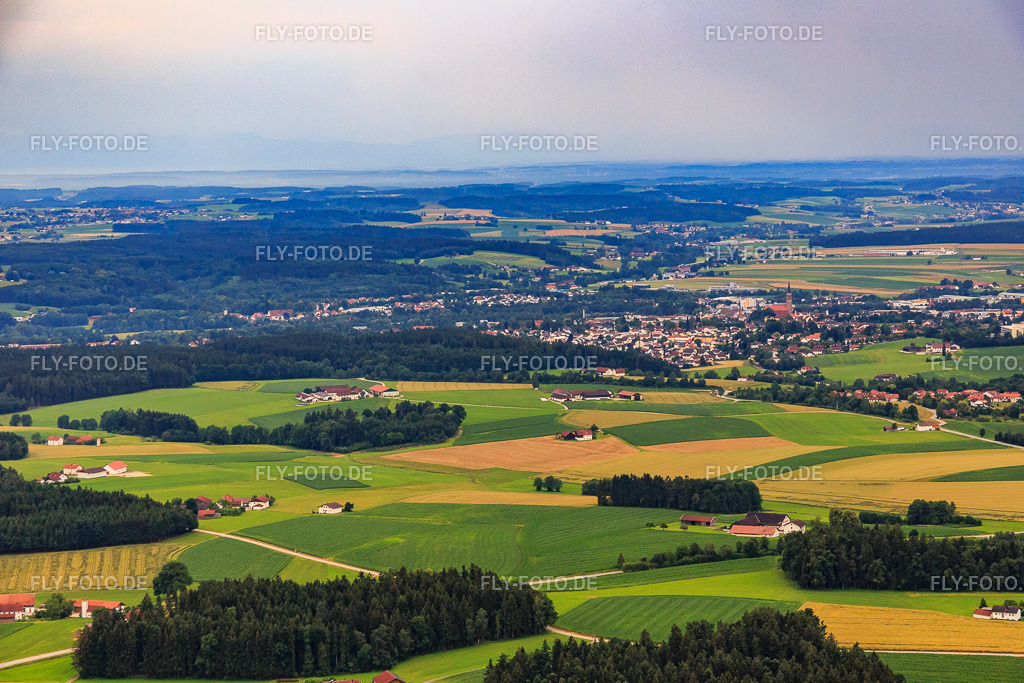Stadtansicht aus Norden | Luftbild: Stadtansicht aus Norden im Ortsteil Zellhub in Eggenfelden im Bundesland Bayern in Deutschland. Foto: IMG_090462.jpg vom 02.07.2016 durch Werner Riehm/FLY-FOTO.de - Realisiert mit Pictrs.com