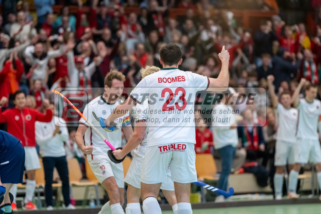 HK_20250118_101809 | 1/4 Finale 1. Bundesliga Halle Herren Crefelder HTC - Zehlendorfer Wespen am 18.1.2025 Halle Glockenspitz, Krefeld , Niklas Wellen ( Crefelder HTC 10 ) , Boomes Anton ( Crefelder HTC #23 ) , LangHeinrich Finn ( Crefelder HTC #22 )