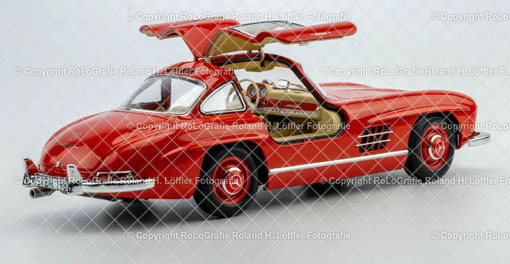 Fahrzeug_19 | Modellfahrzeug in Modellandschaft - Realisiert mit Pictrs.com