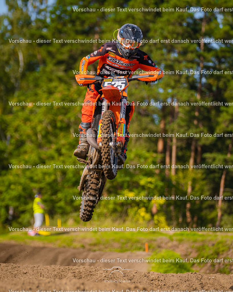 09_21_LM_Schenkenhorst-8227 | Sportfotografin aus Berlin-Brandenburg mit Fokus auf Motocross. Ich halte deine sportliche Leistung und echte Emotionen auf und neben der Strecke professionell fest. Entdecke die Fotos von deinem Rennen und bestelle sie direkt hier im Shop.