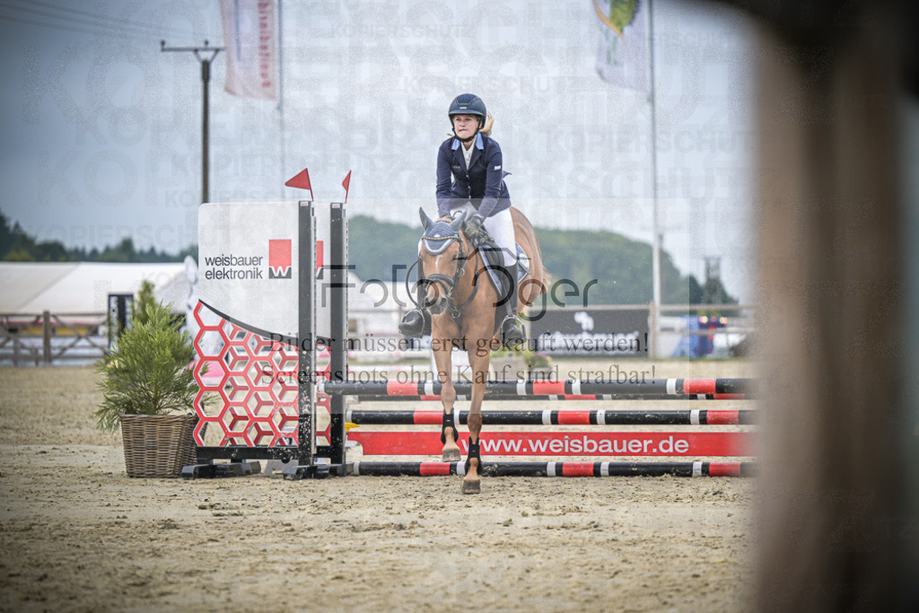 DOS_1165 | Entdecke hochwertige Reitturnierfotos von Foto Oger. Professionell, emotional und authentisch – jetzt Lieblingsmomente im Shop bestellen.Deutschlandweite Turnierfotografie. - Realisiert mit Pictrs.com