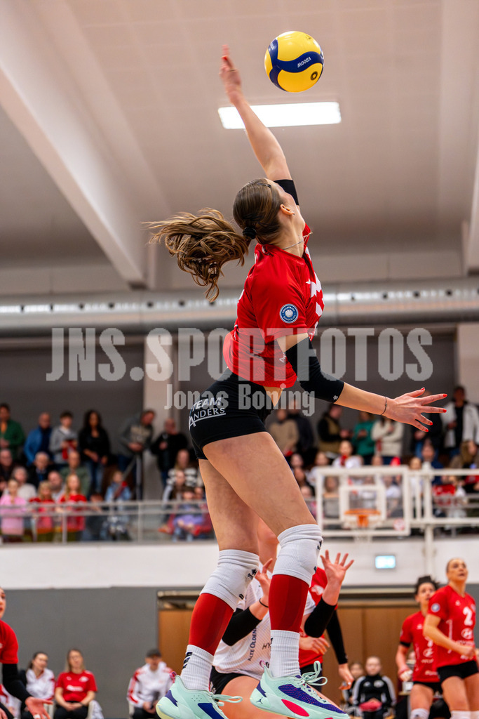 Volleyball I Frauen I Saison 2025-2026 I 2 Bundesliga Pro I 16. Spieltag VFL Oythe - TV Planegg-Krailling-27 | Annelis Lotte Tyws (13,VFL Oythe) - Realisiert mit Pictrs.com