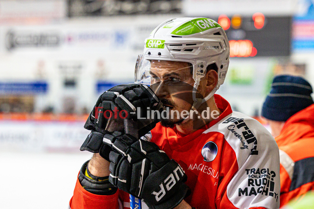 Spiel 3 Finale TSV Peißenberg Miners vs EHC Königsbrunn | Eishockey Bayernliga Playoffs 2023/2024, Spiel 3 Finale TSV Peißenberg Miners vs EHC Königsbrunn, 20240328,
Enttäuschung nach dem verlorenen Finale,
2024-03-28 in Peißenberg (Eisstadion)
51 Maximilian BRAUER (Miners 51)
Copyright: WolfgangxLindner foto-lindner.de