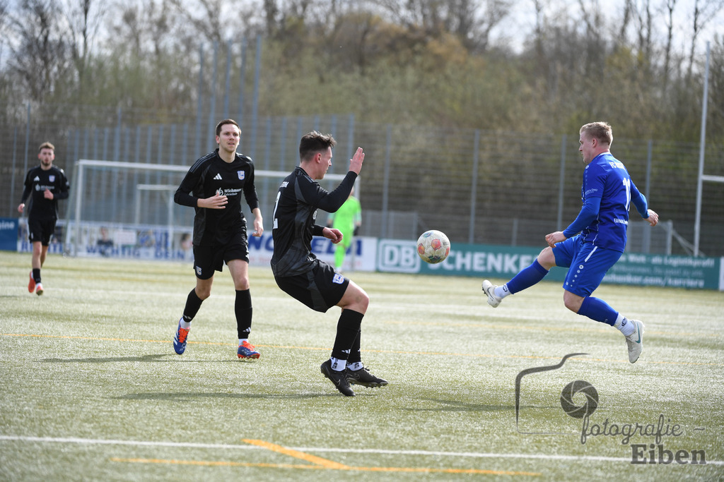 FC Rastede-VFl Stenum | Herren Bezirksliga 2; FC Rastede (blau)-VFL Stenum (schwarz) am 29.03.2026 in Rastede (Sportanlage Köttersweg), Photo: Philip Eiben 2026 - Realisiert mit Pictrs.com