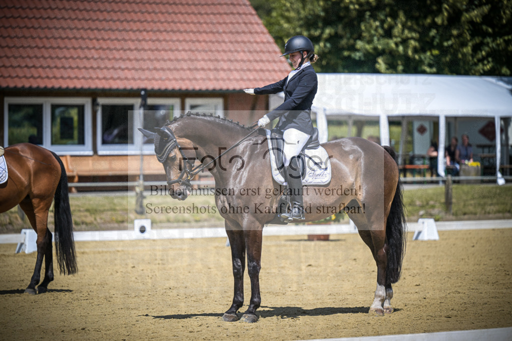 DOS_4447 | Entdecke hochwertige Reitturnierfotos von Foto Oger. Professionell, emotional und authentisch – jetzt Lieblingsmomente im Shop bestellen.Deutschlandweite Turnierfotografie. - Realisiert mit Pictrs.com