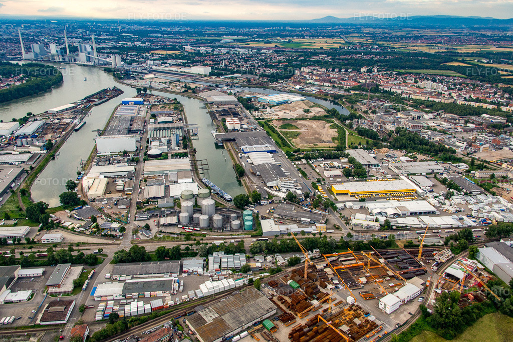 Luftbild: Rheinau, Hafen im Ortsteil Rheinau in Mannheim im Bundesland Baden-Württemberg in Deutschland. Foto: IMG_090949.jpg vom 04.07.2016 durch Werner Riehm/FLY-FOTO.de
