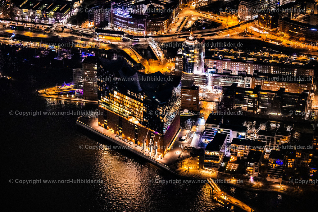 Hamburg_Elbphilharmonie_Nachtaufnahme_ELS_7448060325 | HAMBURG 06.03.2025 Nacht- Lichter und Beleuchtung Elbphilharmonie am Ufer der Elbe am Platz der Deutschen Einheit in Hamburg. Das Konzerthaus- Gebäude im Stadtteil Hamburg-HafenCity befindet sich am Ufer der Elbe der Hansestadt. Weiterführende Informationen bei: HOCHTIEF Aktiengesellschaft AG,  HamburgMusik gGmbH,  ReGe Hamburg Projekt-Realisierungsgesellschaft mbH. // Night lighting the Elbe Philharmonic Hall on the river bank of the Elbe on place Platz der Deutschen Einheit in Hamburg. Further information at: HOCHTIEF Aktiengesellschaft AG,  HamburgMusik gGmbH,  ReGe Hamburg Projekt-Realisierungsgesellschaft mbH. Foto: Martin Elsen