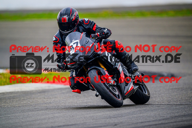 MaZZes_FotoMatrix_240717_6007705_3721 | GELB