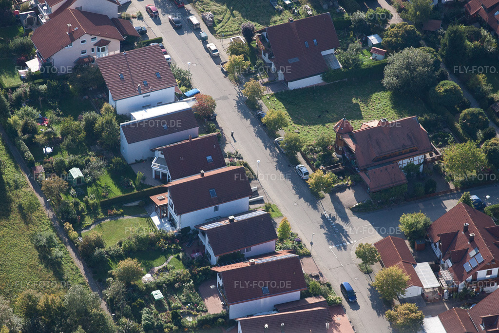 Luftbild: Langensteinbach, Mozartstr im Ortsteil Langensteinbach in Karlsbad im Bundesland Baden-Württemberg in Deutschland. Foto: IMG_45164.jpg vom 21.09.2011 durch Werner Riehm/FLY-FOTO.de