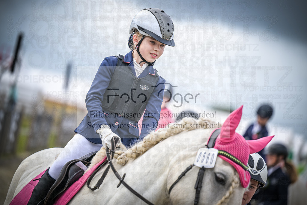 DOS_0527 | Entdecke hochwertige Reitturnierfotos von Foto Oger. Professionell, emotional und authentisch – jetzt Lieblingsmomente im Shop bestellen.Deutschlandweite Turnierfotografie. - Realisiert mit Pictrs.com