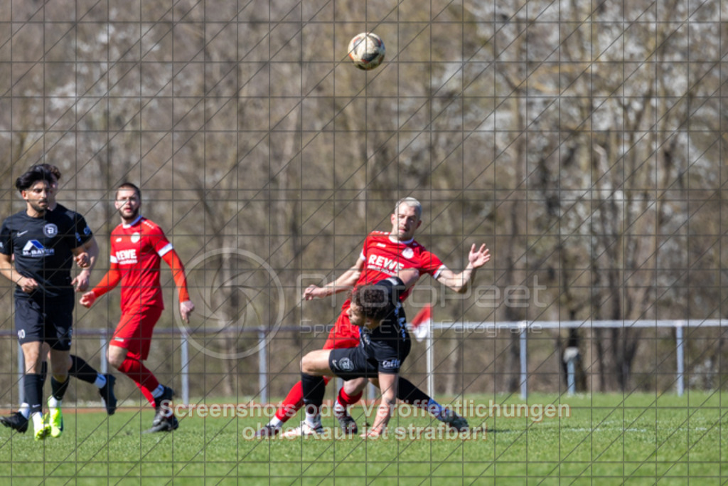 20250406_151029_0068 | Simon Bannack (1.FC Donzdorf #30)1.FC Donzdorf (rot) vs. TSV Deizisau (schwarz), Fußball, Bezirksliga - Bezirk Neckar/Fils, 20. Spieltag, Saison 2024/2025, Rasenplatz Lautertal Stadion, Süßener Straße 16, 73072 Donzdorf, 06.04.2025 - 15:00 Uhr,Foto: PhotoPeet-Sportfotografie/Peter Harich