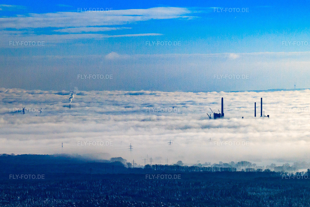 Luftbild: Schornsteine des ENBW Dampfkraftwerks im Nebel im Ortsteil Daxlanden in Karlsruhe im Bundesland Baden-Württemberg in Deutschland. Foto: IMG_36107.jpg vom 02.01.2011 durch Werner Riehm/FLY-FOTO.de