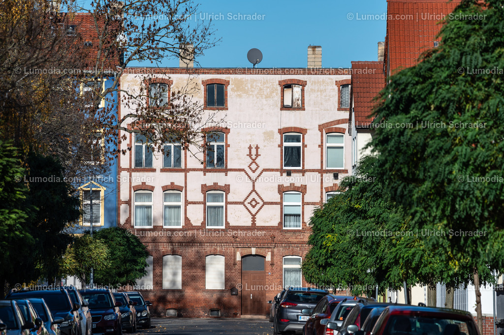 10049-13846 - Blick zur Harmoniestrasse - Halberstadt | Stockfoto und Bilderpool mit Bildmaterial aus Deutschland, dem Harz, Halberstadt, Quedlinburg, Wernigerode und weltweit. Qualitativ hochwertige und professionelle Fotos anschauen und kaufen. - Realisiert mit Pictrs.com