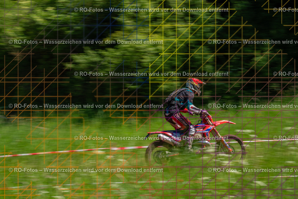 Wolfshausen 2 Lauf -660 | Sportfotografie von RO-Fotos: Motorsport, Motocross, Enduro, Laufveranstaltungen und Triathlon. Professionelle Fotos von Sportlern und Events. - Realisiert mit Pictrs.com