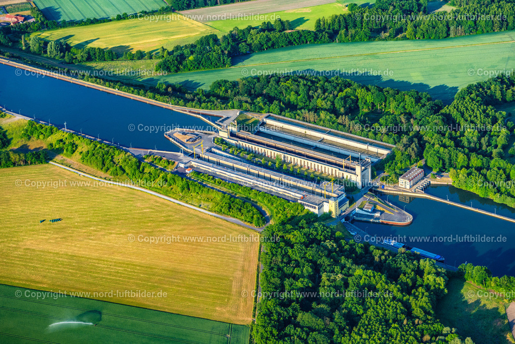 Stederdorf_Schiffshebewerk_Elbe_Seitenkanal_ELS_3434050623 | ESTERHOLZ 05.06.2023 Schleusenanlagen am Ufer der Wasserstraße Elbe Seitenkanal in Esterholz im Bundesland Niedersachsen, Deutschland. Weiterführende Informationen bei: Wasser und Schifffahrtsverwaltung des Bundes (WSV). // Locks - plants on the banks of the waterway of the Elbe Seitenkanal in Esterholz in the state Lower Saxony, Germany. Further information at: Wasser und Schifffahrtsverwaltung des Bundes (WSV). Foto: Martin Elsen