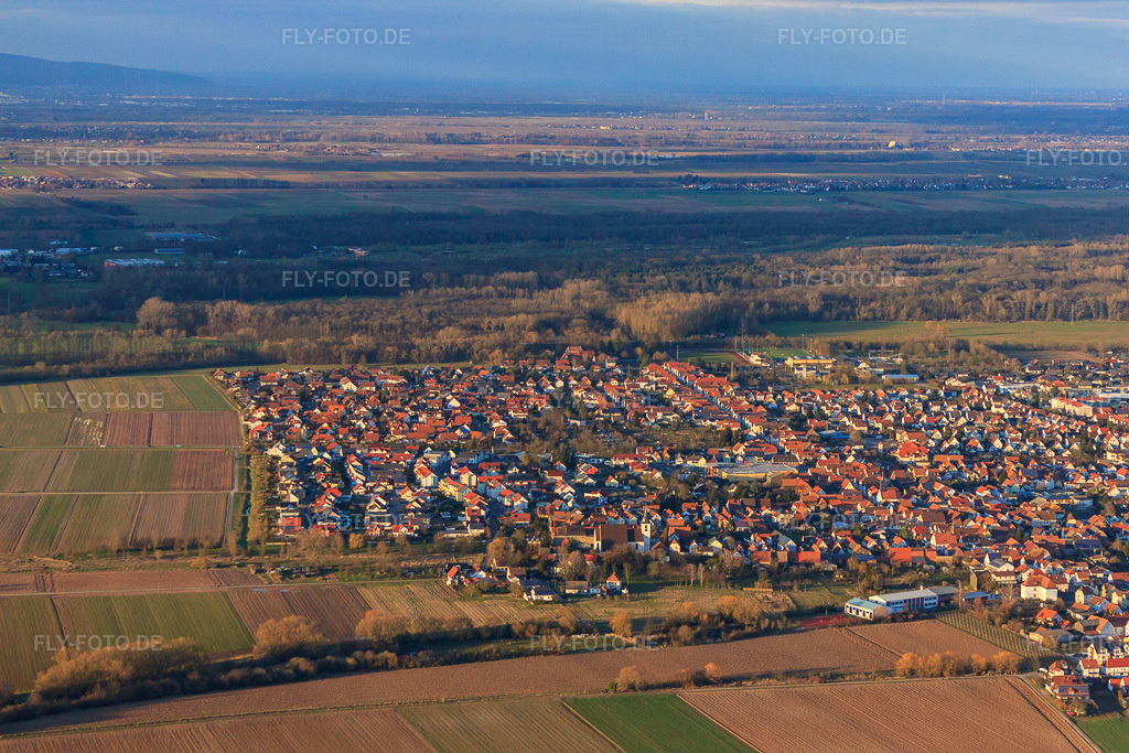 Luftbild: stadtansicht aus Süden im Winter in Offenbach an der Queich im Bundesland Rheinland-Pfalz in Deutschland. Foto: IMG_62236.jpg vom 23.02.2014 durch Werner Riehm/FLY-FOTO.de