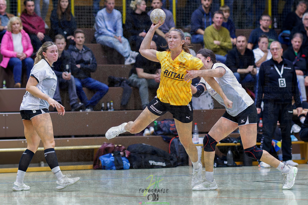 Frauen Oberliga Mitte (HHV); HSG Eibelshausen/Ewersbach - HSG Linden | Frauen Oberliga Mitte (HHV); HSG Eibelshausen/Ewersbach - HSG Linden am 15.11.2025 in Eibelshausen (Holderberghalle)Photo © 2025 - Jörg Heinrich - Realisiert mit Pictrs.com