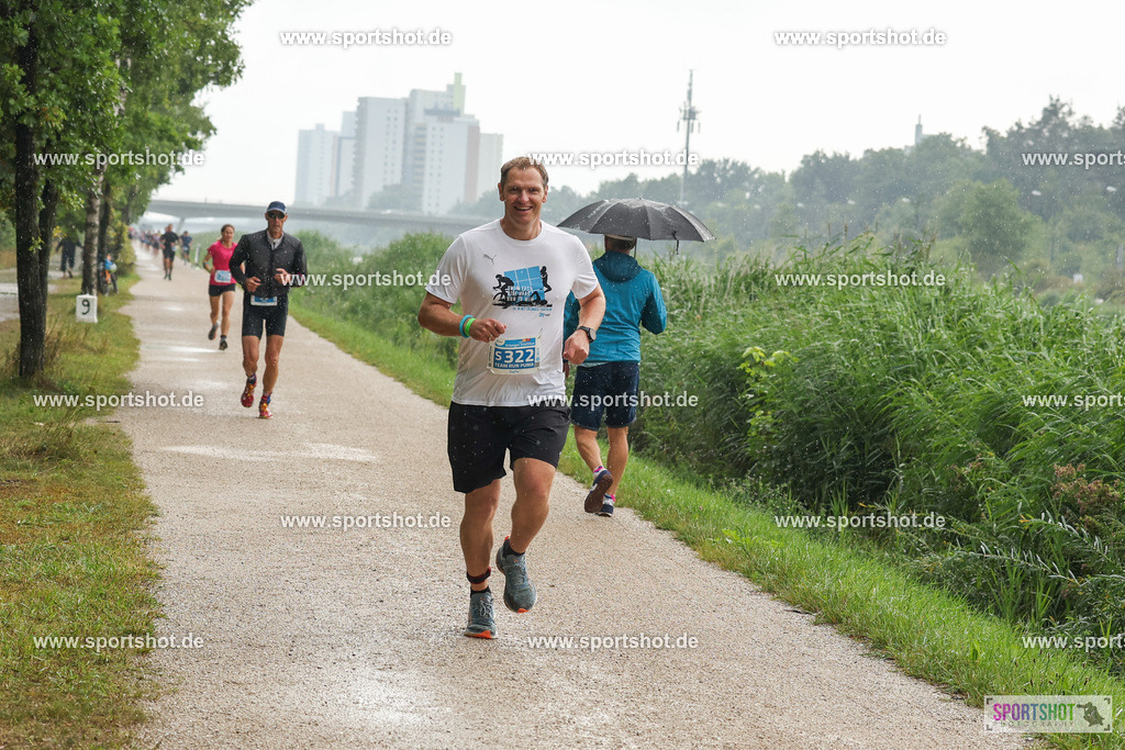 LUR_1401 | 34. M-net Erlanger Triathlon 2025 #erlangertriathlon  #mnettriathlon2025 #mnettriathlon #team #olympischedistanz #mitteldistanz #triathlon #maindonaukanal  #erlangertriathlon2025 #yourpictrs #tv1848 #tv1848erlangen  #triathlonbayern #sportinerlangen #demsportverbunden #sportshot_your_pictrs Copyright: www.sportshot.de