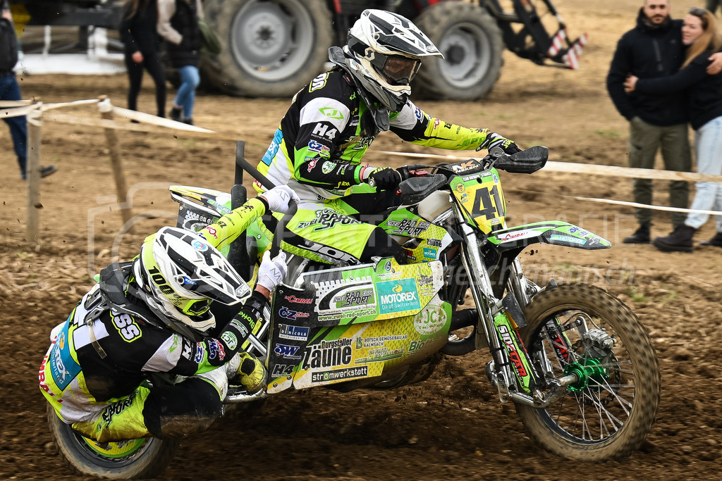 Motocross Schlatt bei Winterthur - 30. April 2023 | #41 Hofmann Fabian / Strauss Marius aus Elgg (CH) auf VMC Zabel in der Kategorie Seitenwagen am Motocross Schlatt bei Winterthur, 30. April 2023. 
Instagram: @mx_schlatt | @mc_wila | @sam_schweiz
Bild: Sportfotografie Markus Aeschimann | www.markus-aeschimann.ch - Realisiert mit Pictrs.com