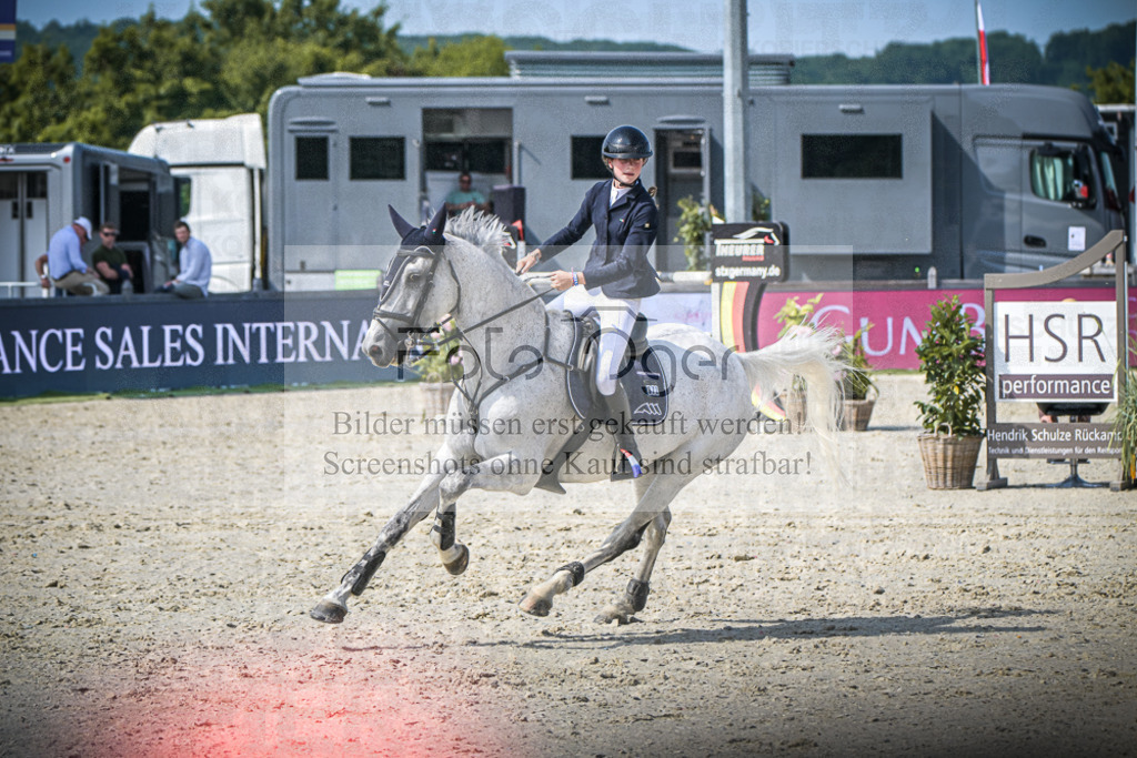 DOS_6960 | Entdecke hochwertige Reitturnierfotos von Foto Oger. Professionell, emotional und authentisch – jetzt Lieblingsmomente im Shop bestellen.Deutschlandweite Turnierfotografie. - Realisiert mit Pictrs.com