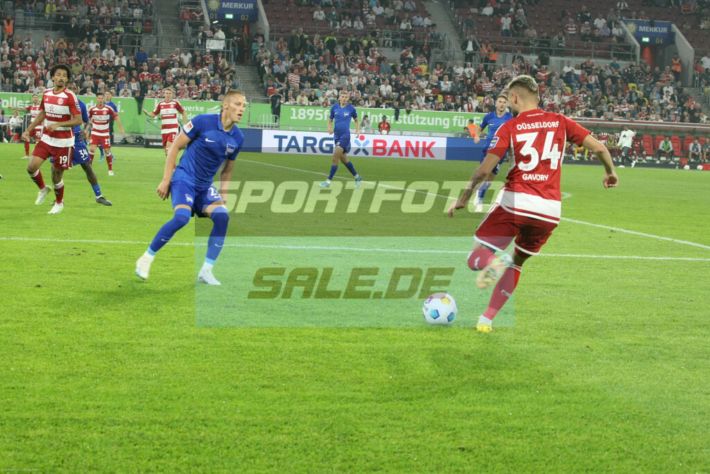 Fortuna Düsseldorf - Hertha BSC | Nicolas Gavory (re.) und Herthas Palko Dardai - © Sportfoto-Sale (MK) - Realisiert mit Pictrs.com