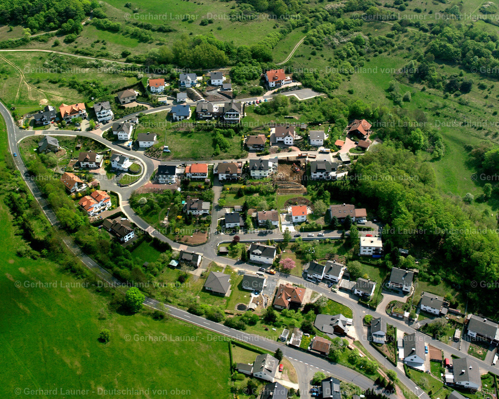 2610114 | DONSBACH 09.06.2006 Wohngebiet einer Einfamilienhaus- Siedlung  in Donsbach im Bundesland Hessen, Deutschland // Single-family residential area of settlement  in Donsbach in the state Hesse, Germany Foto: Gerhard Launer