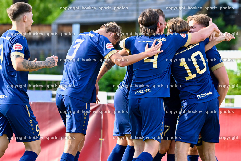 ATUS Velden vs. GAK | Jubel ATUS Velden Mannschaft, #18 Nicolas Manuel Modritz ATUS Velden, #4 Ryan Taylor Thomas Lee Colvin ATUS Velden, #8 Fabian Kopeinig ATUS Velden, #10 Lukas Lausegger ATUS Velden, #3 Marlon Louis Winter ATUS Velden, #10 Lukas Lausegger ATUS Velden, ATUS Velden vs. GAK, ATUS Velden vs. GAK am 26.07.2024 in Villach (Stadion Lind), Austria, (Photo by Bernd Stefan)