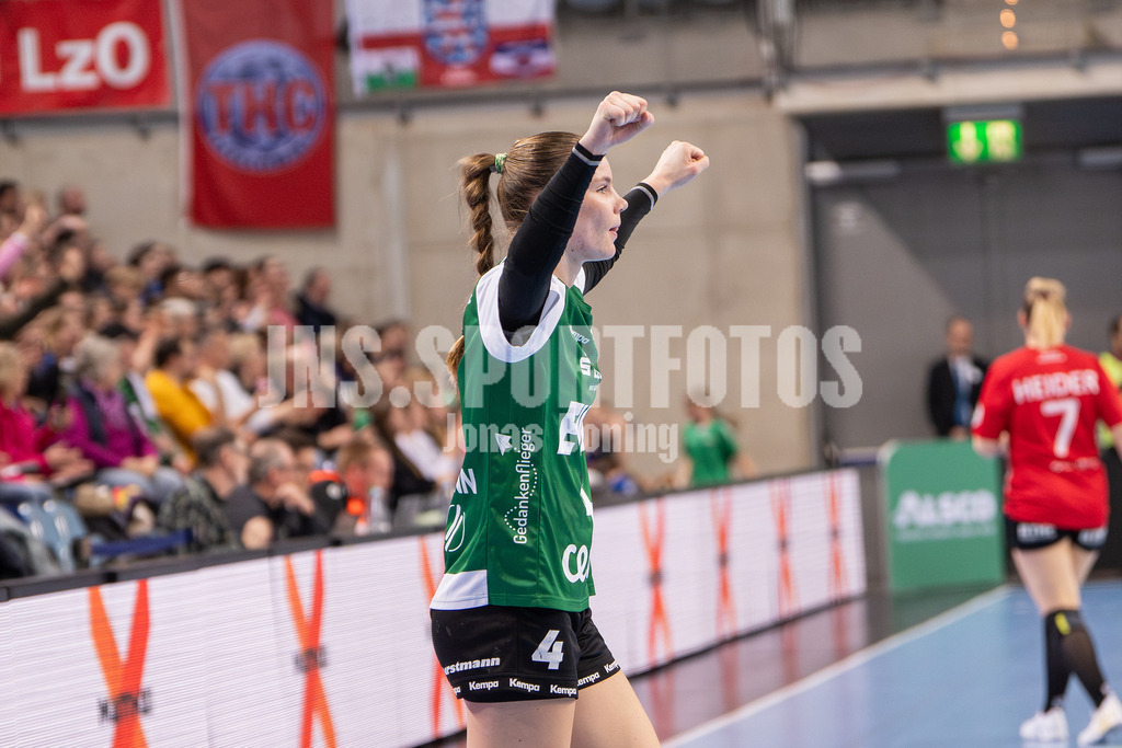 Handball I Frauen I Saison 2025-2026 I 1. HBF I 17. Spieltag I VFL Oldenburg - Thüringer HC I 0385 | Toni-Luisa Reinemann (4, VfL Oldenburg) - Realisiert mit Pictrs.com