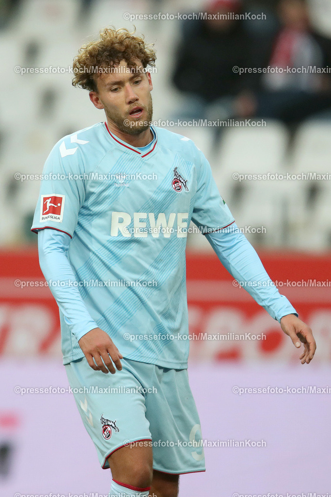 RWE06012401037 | 06.01.2024, Essen, Fußball, Herren, Stadion an der Hafenstraße, Testspiel, Rot-Weiss Essen – 1. FC Köln:  Luca Waldschmidt (1.FC Köln) trifft zum 2:3. Torjubel nach dem Tor.
DFB regulations prohibit any use of photographs as image sequences and or quasi-video.