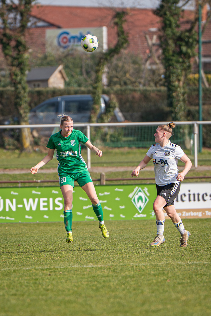 Fußball I Frauen I Saison 2025-2026 I Oberliga Niedersachsen I 15. Spieltag I TuS Lutten - FC Jesteburg-Bendestorf I 6563 | jns.sportfotos - Realisiert mit Pictrs.com